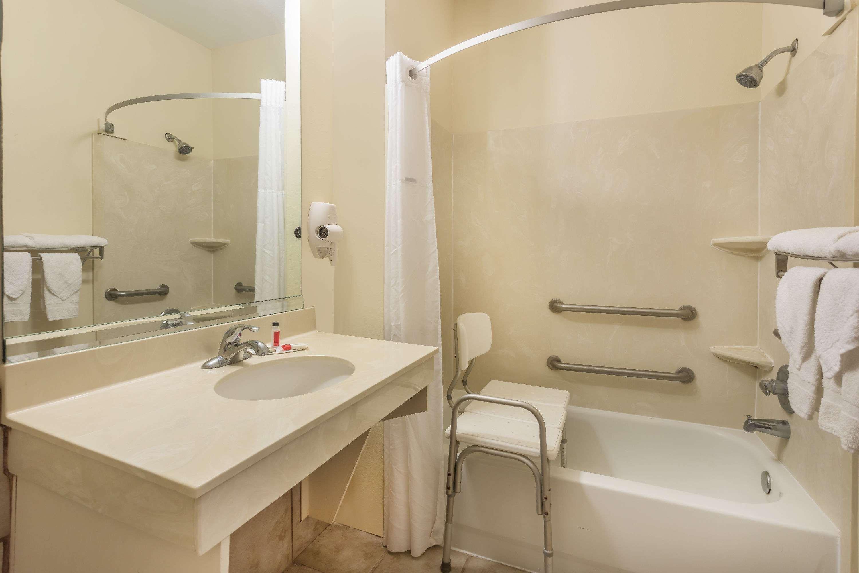 Super 8 By Wyndham Duson Lafayette West Area Motel Екстериор снимка
